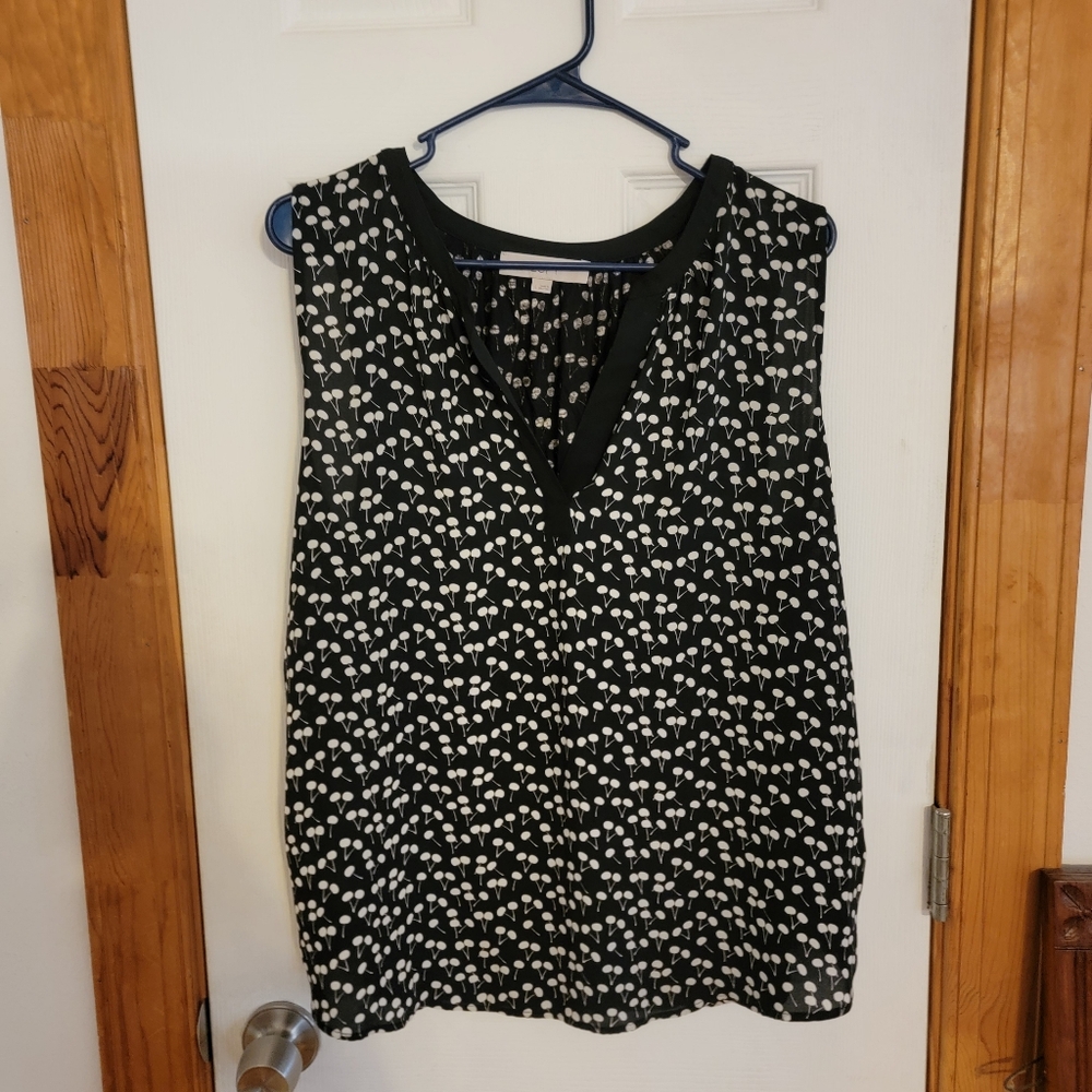 Loft Ann TAYLOR black Sleeveless Cherry Print Blouse Top Shirt V-neck Size L